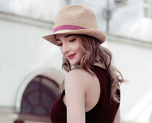 這個夏天草帽才是時尚的主角喲！